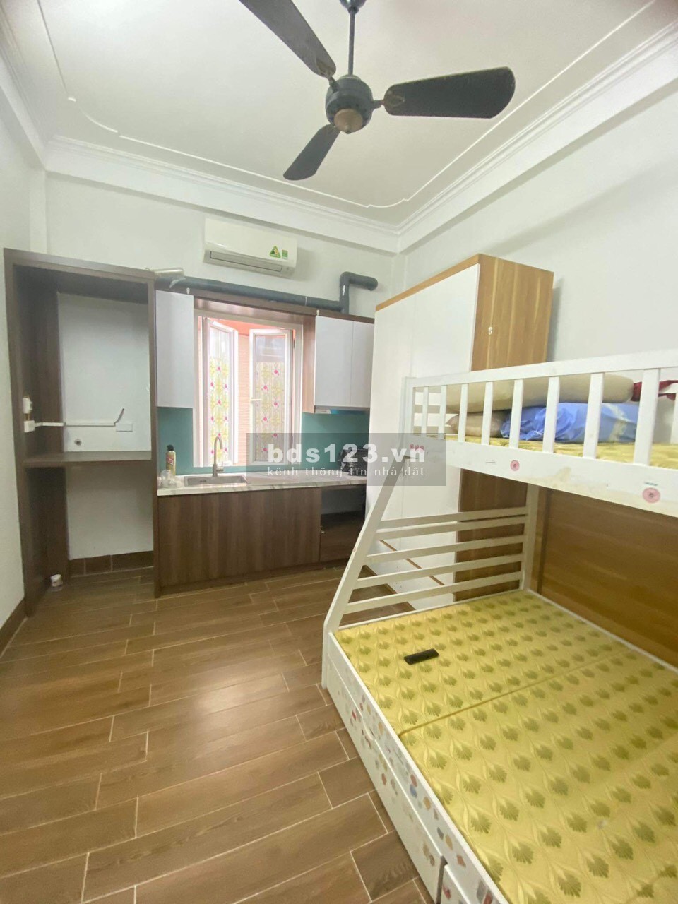 Bán Nhà trong ngõ 28, diện tích 52m2, 5 tầng, mặt tiền 4.2m