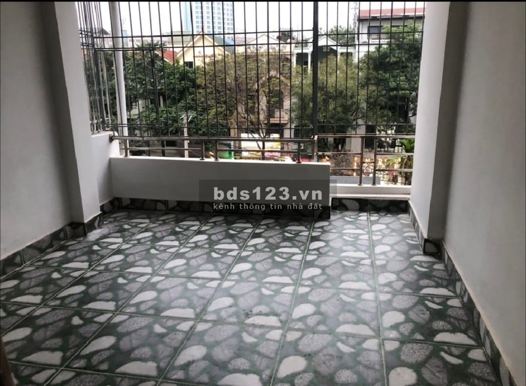 Vị trí mặt ngõ, nhà 5 tầng lô góc, phố Phạm Văn Đồng