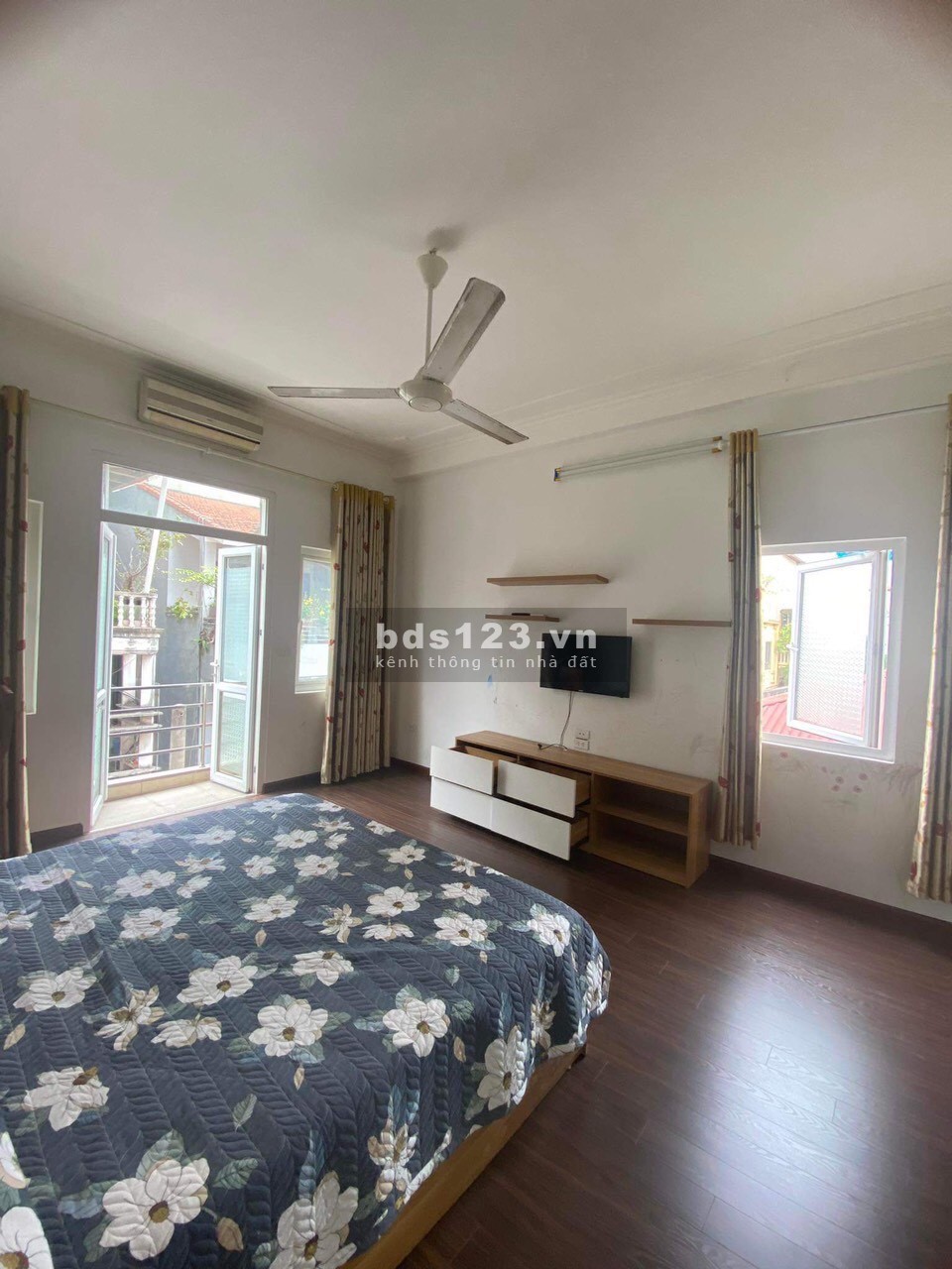 Bán Nhà trong ngõ 28, diện tích 52m2, 5 tầng, mặt tiền 4.2m