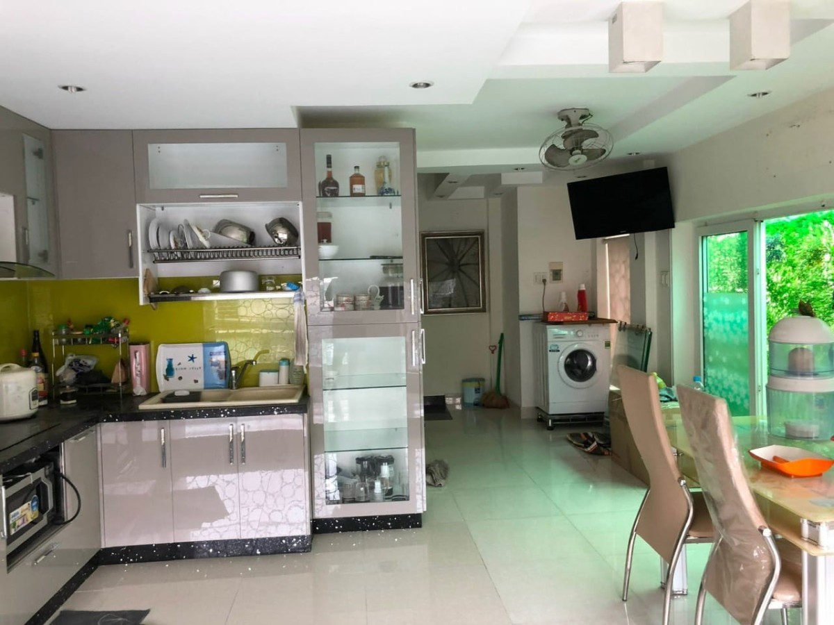 Bán nhà mặt tiền quận 11, đường Lò Siêu, 40m2, 6 tầng, 9.5 tỷ