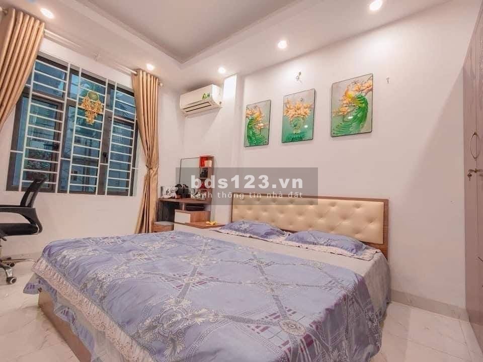 Bán nhà gần Chợ Xốm 34M, 5 tầng, mặt tiền gần 4M, lô góc, ô tô 5M, nhỉnh 3 tỷ