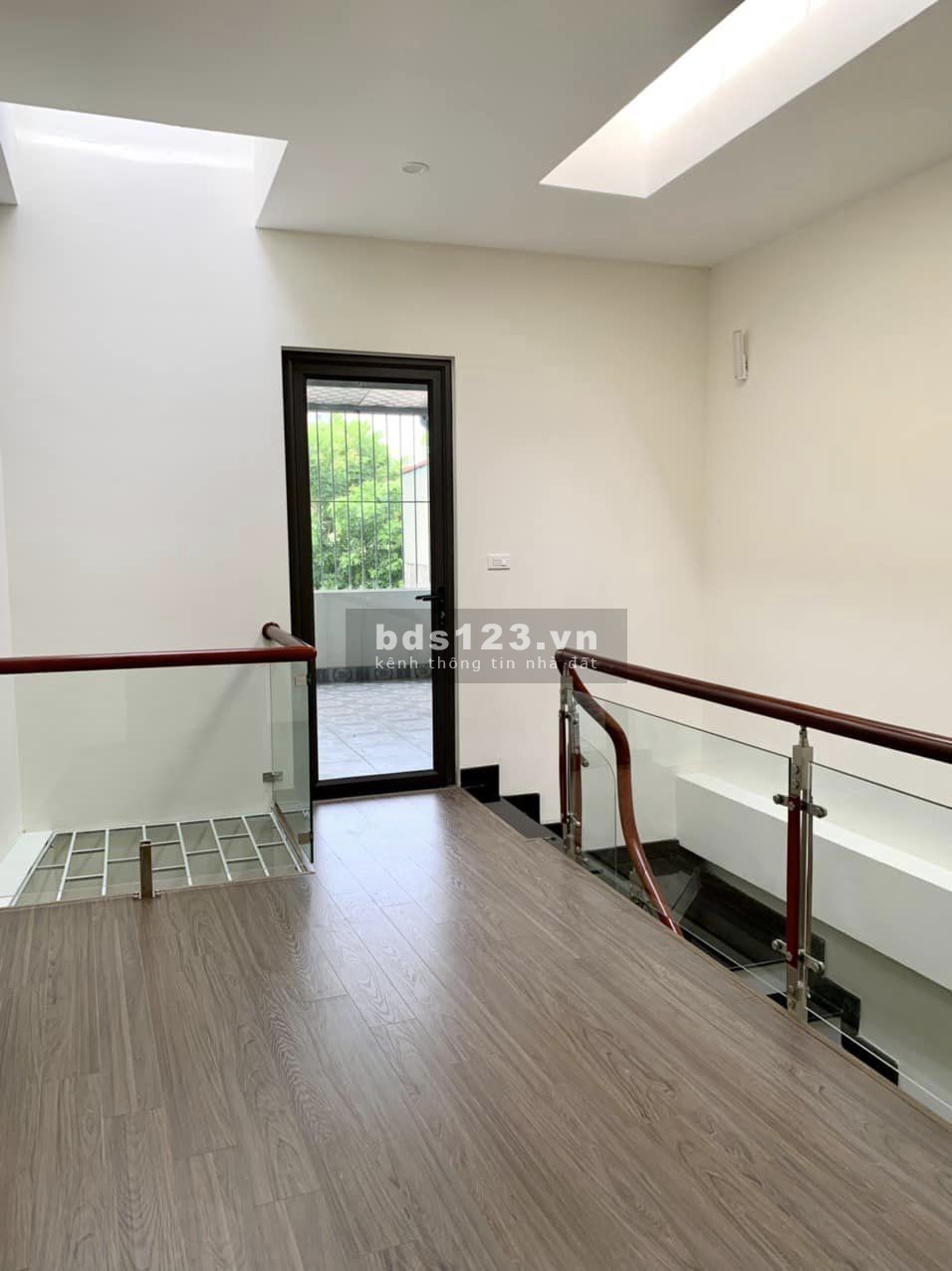 Nhà đẹp dân xây full nội thất ngã tư Sở - 20M ra đường Láng - 4 tầng - 52M - Chỉ 6.5 tỷ