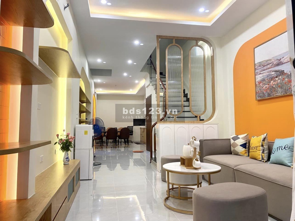 Nhà đẹp dân xây full nội thất ngã tư Sở - 20M ra đường Láng - 4 tầng - 52M - Chỉ 6.5 tỷ
