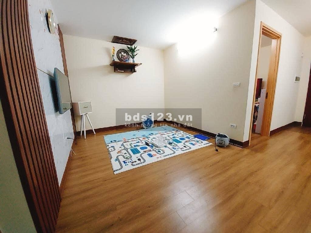 Bán nhà gần chợ Thanh Lãm 33M, 5 tầng, mặt tiền gần 4M, lô góc, ô tô 5M, nhỉnh 3 tỷ