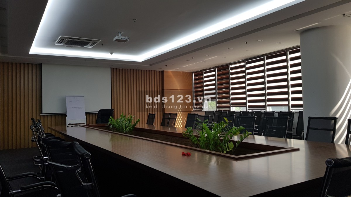 Văn phòng lô góc 3 mặt kính sẵn nội thất tại Xuân Phong Building, Trung Kính, Cầu Giấy