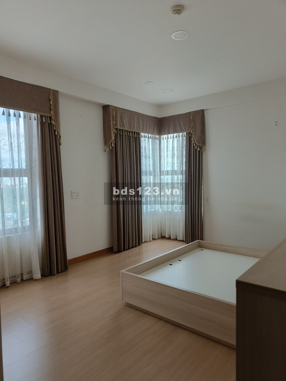 Cần bán gấp căn hộ chung cư Kingston, Phú Nhuận, 124m2, 3PN, 3WC, giá 7.5 tỷ. LH: 0377269969 Dưỡng