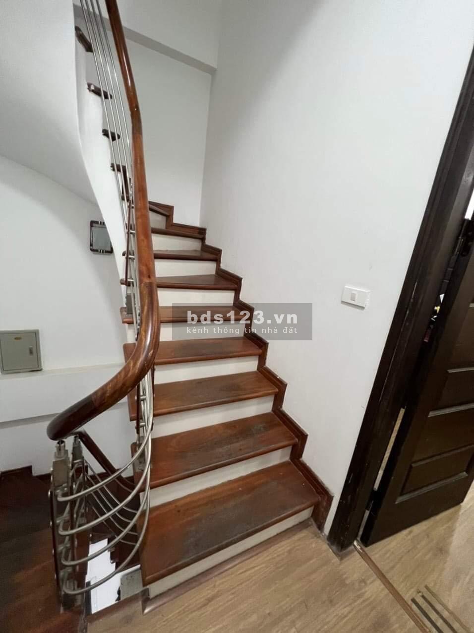 Bán nhà Đình Thôn 5 tầng thang máy ngõ rộng oto đỗ cửa giá 9.5 tỷ