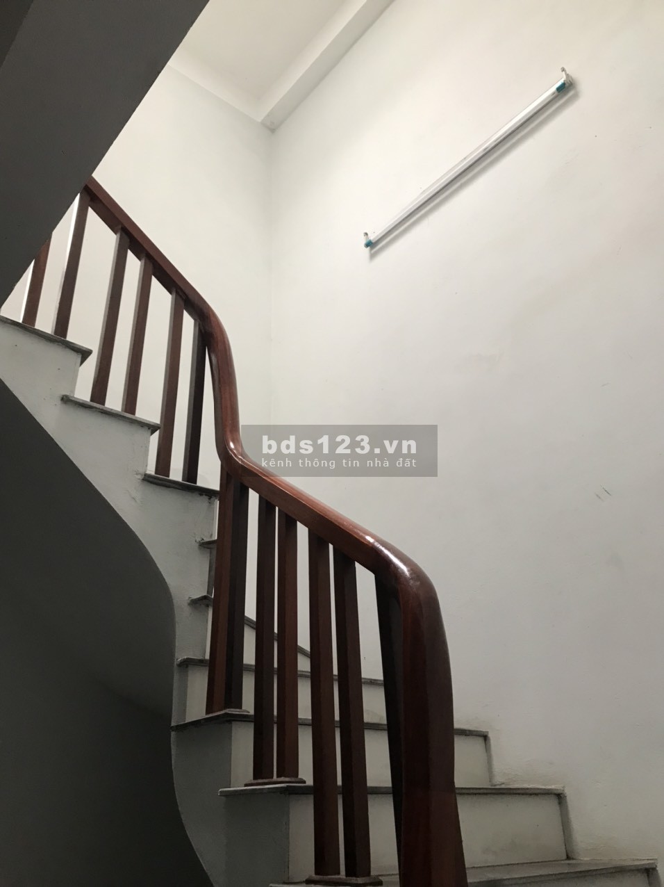 Nhà đẹp gần phố, chủ để lại full nội thất, chủ thiện chí bán – ACE phải thật nhanh