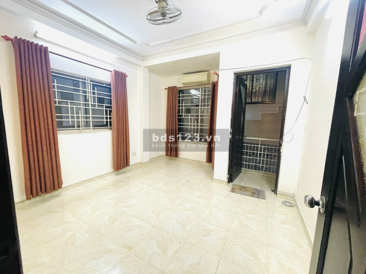 Phòng trọ giá ưu đãi cửa sổ bancon đầy đủ