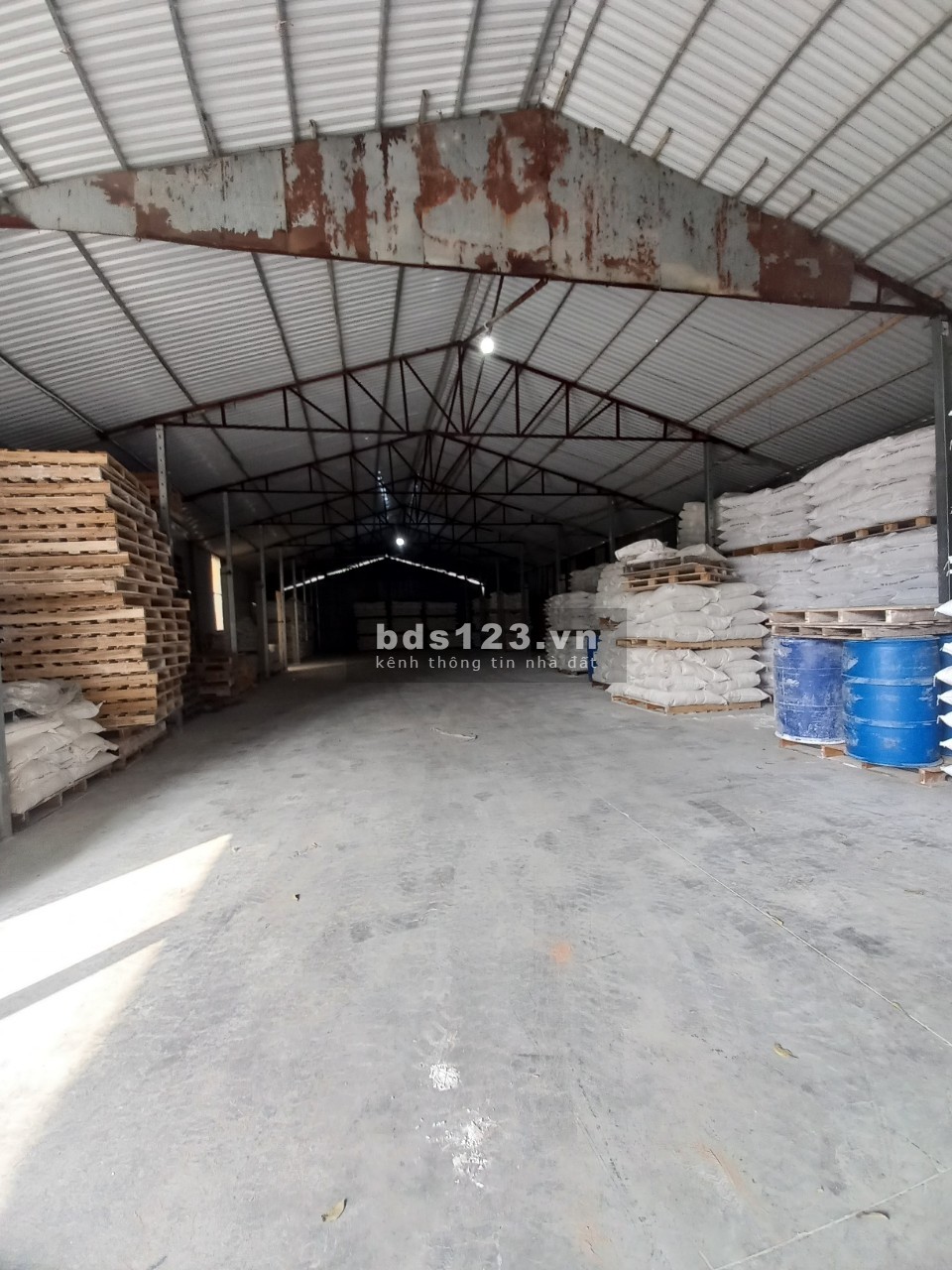 Chính chủ cho thuê kho xưởng 1121m2 tại Hoài Đức, chủ thân thiện, hài hước