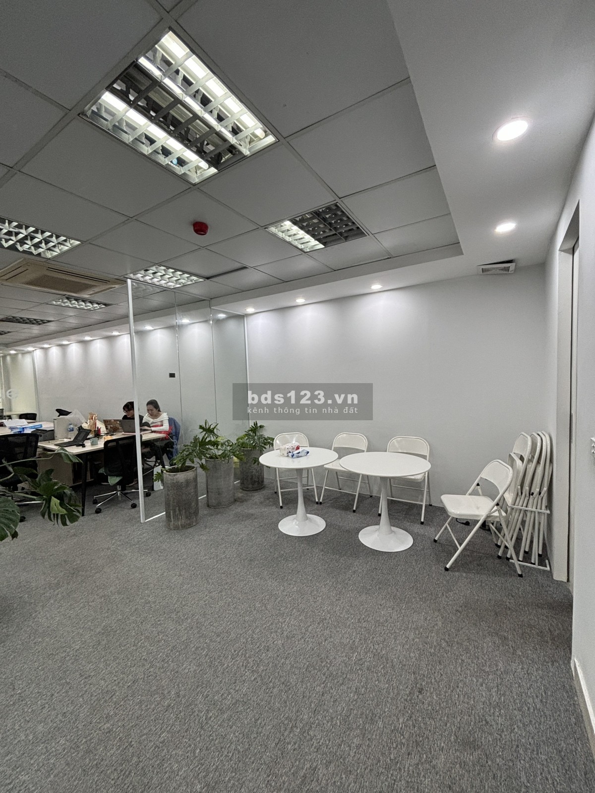 Chính chủ cho thuê Văn Phòng 85m2 full nội thất tại 130 Quán Thánh, Ba Đình, Hà Nội. LH. 0866683628