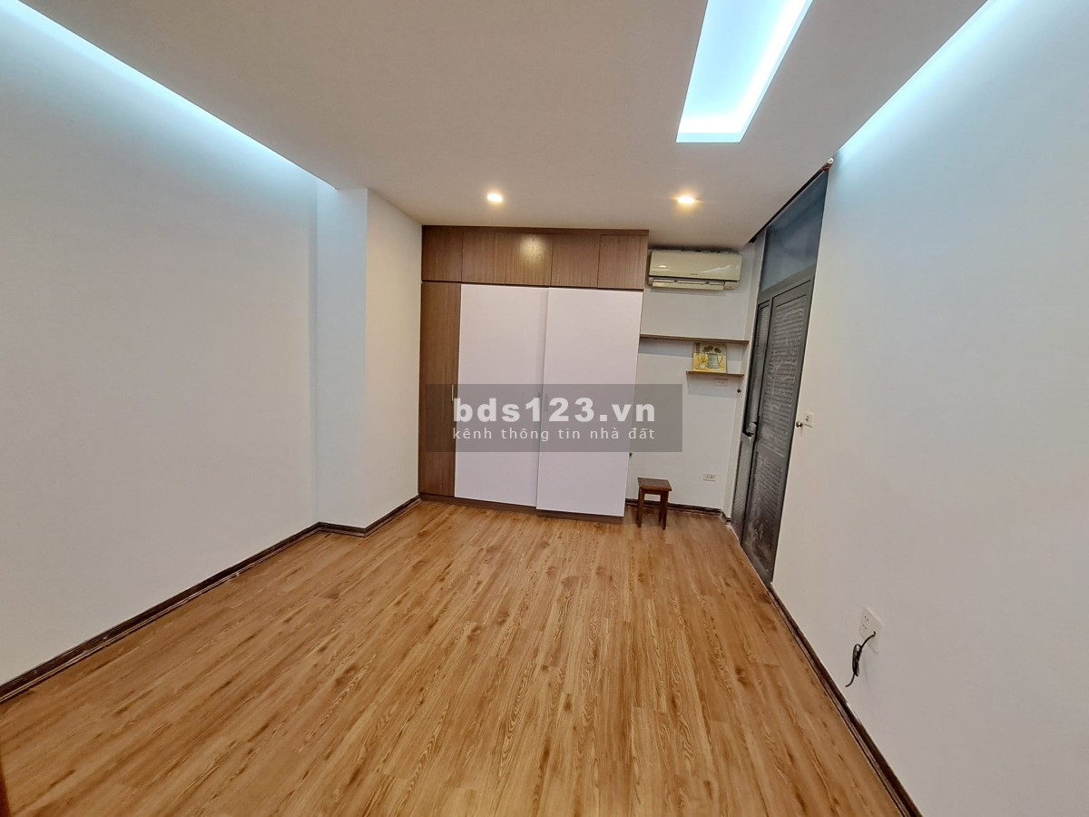 Chưa đến 2 tỷ có ngay căn nhà nhỏ xinh 5 tầng Phương Mai Đống Đa, diện tích 14M2, mặt tiền 2.7m