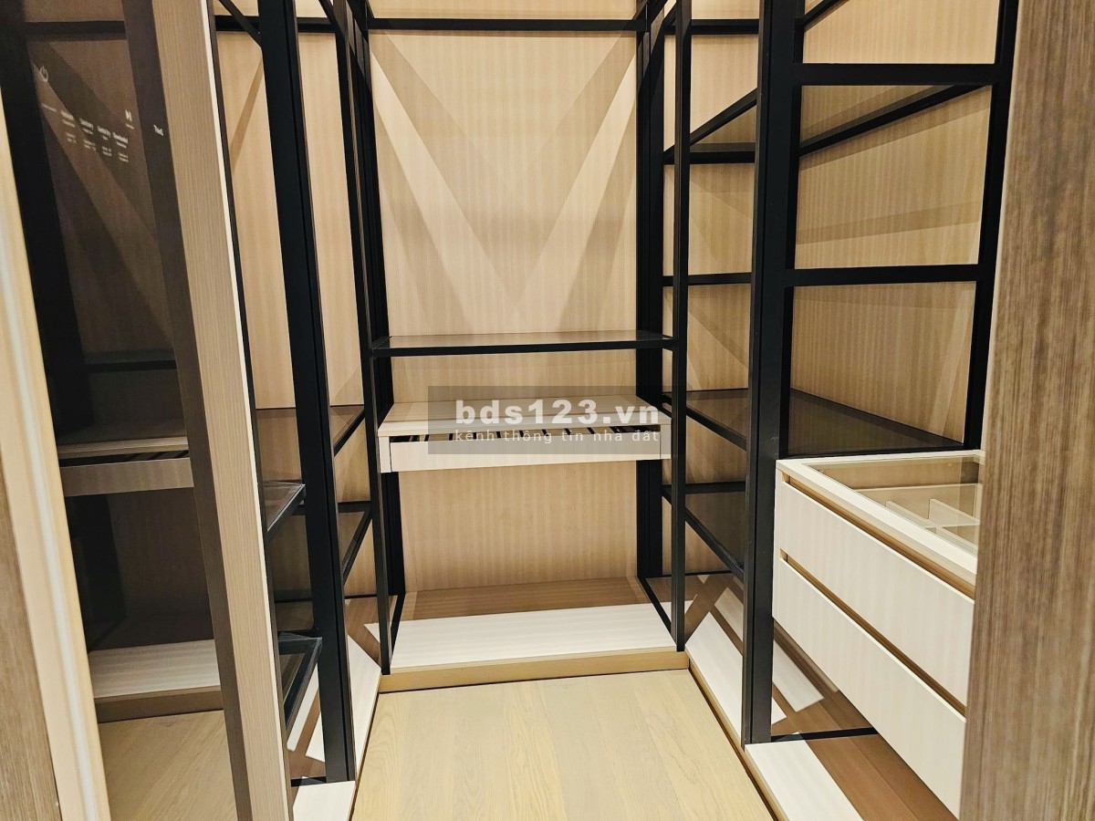 Cho thuê căn hộ 4 phòng ngủ Opera Residence Metropole