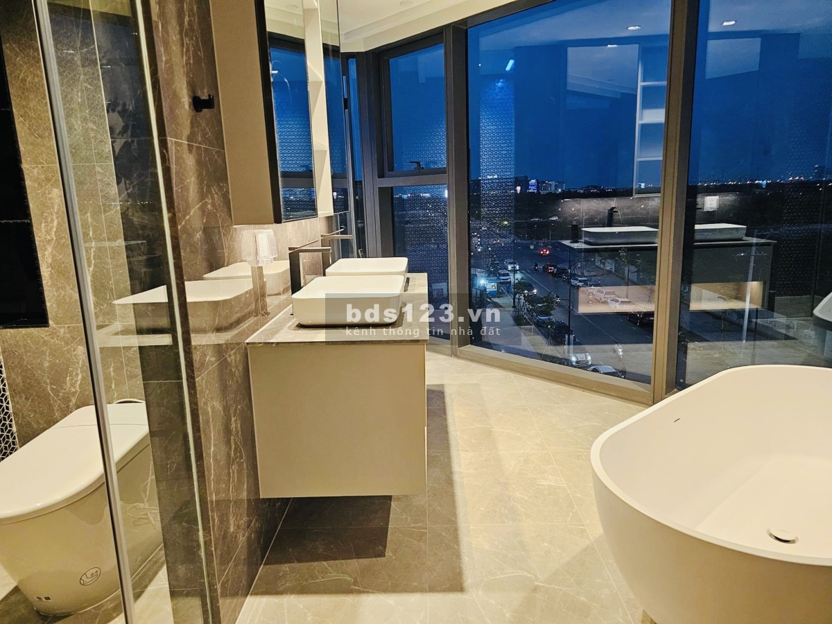 Cho thuê căn hộ 4 phòng ngủ Opera Residence Metropole