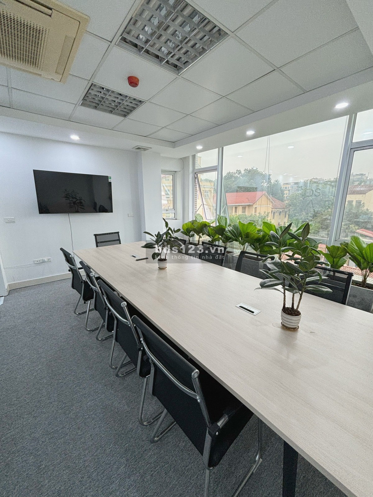 Chính chủ cho thuê Văn Phòng 85m2 full nội thất tại 130 Quán Thánh, Ba Đình, Hà Nội. LH. 0866683628