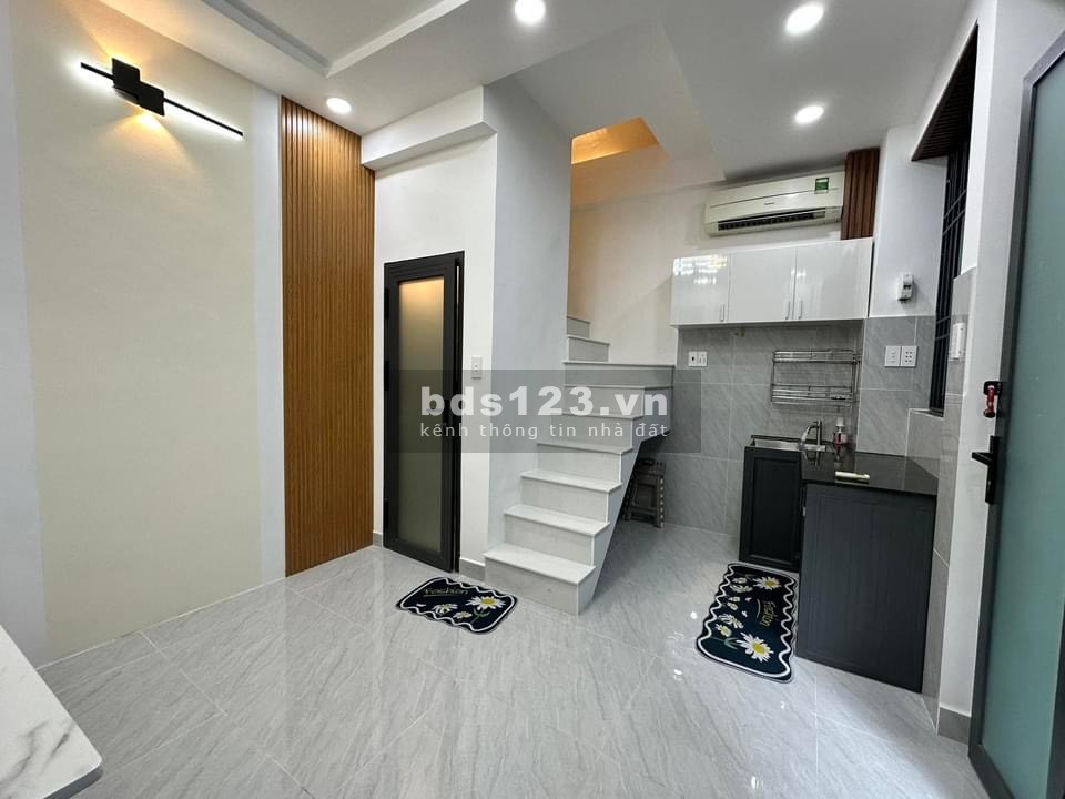 Chính chủ cần bán ngay nhà 3 tầng - Huỳnh Văn Bánh, Phú Nhuận, nhỉnh 2 tỷ