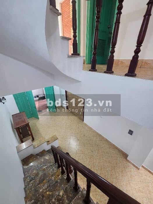 Bán nhà Tứ Liên, nhà dân xây còn mới, oto đỗ cổng, 75m2, 7.4 tỷ