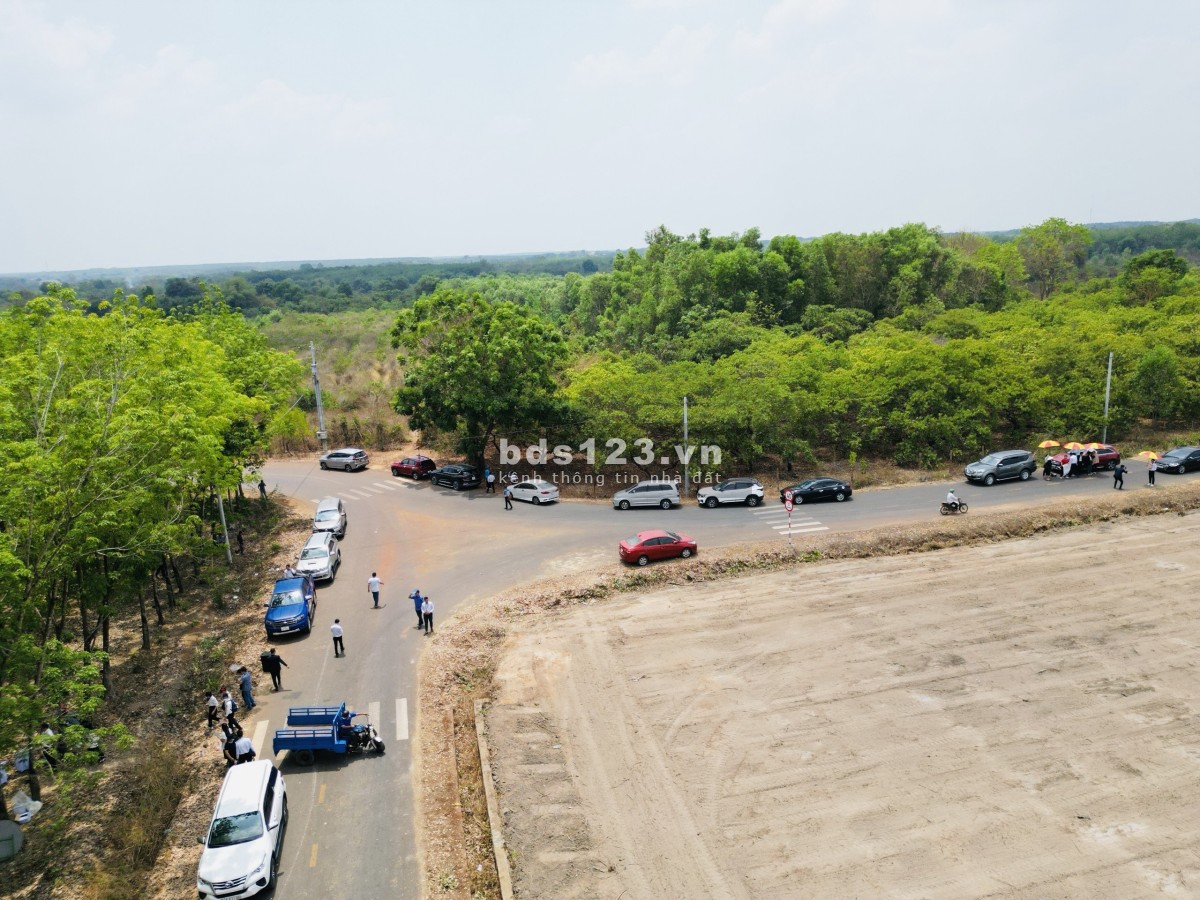 Cần bán 2.500m2 đất gần khu kinh tế Của Khẩu Hoa Lư Bình Phước