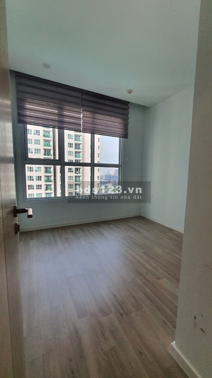 Cần bán căn hộ 3PN view ôm hồ bơi, tầng thấp giá bán 9.4 tỷ