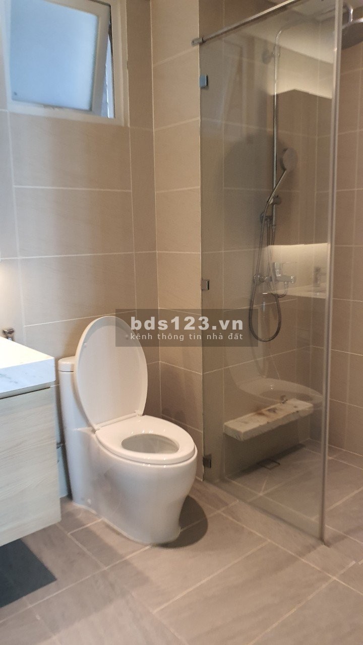 Cần bán căn hộ 3PN view ôm hồ bơi, tầng thấp giá bán 9.4 tỷ
