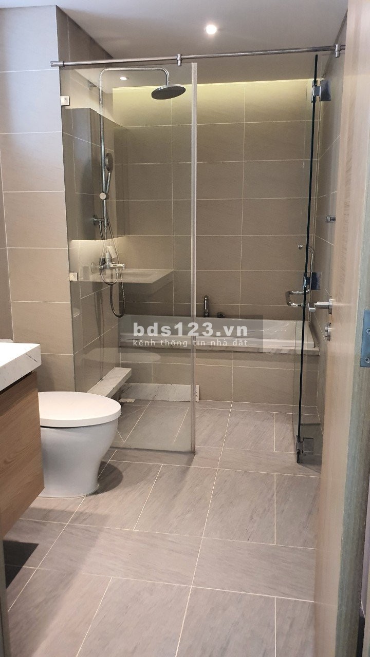Cần bán căn hộ 3PN view ôm hồ bơi, tầng thấp giá bán 9.4 tỷ