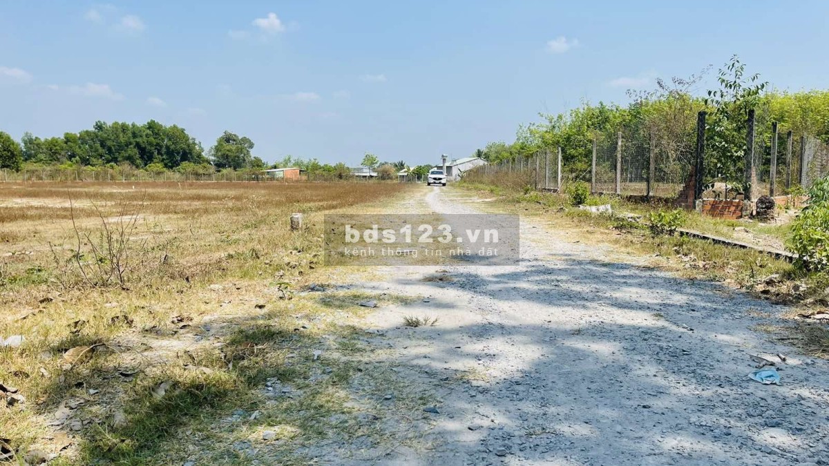 Bán đất diện tích 1452m2, 2tỷ100 ở phường Lộc Hưng, thị xã Trảng Bàng
