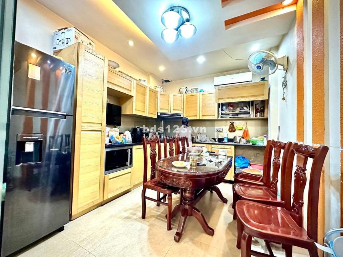 Bán nhà Hoàng Mai ngõ thông tứ tung 31m2, 4 tầng.
