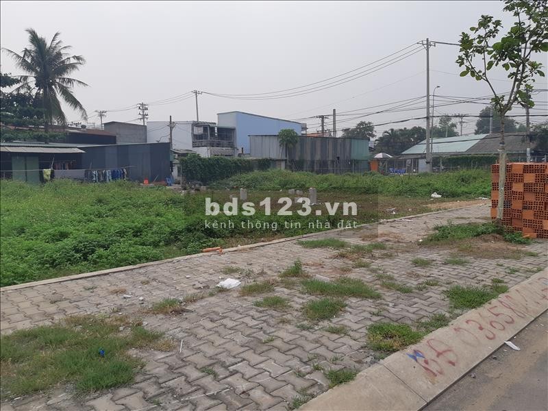 Cắt bán hơn 70m2 mặt tiền 10m gần nhà văn hóa gần đường trục chính