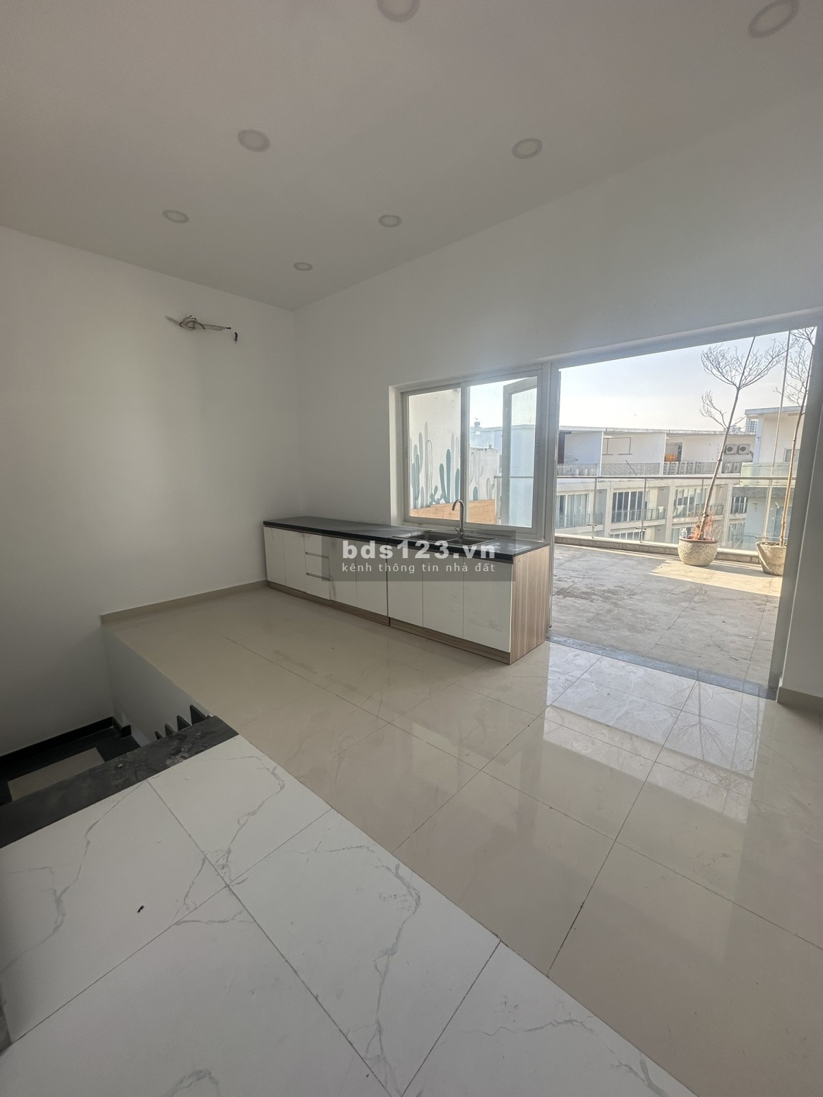 Cho thuê căn hộ Saritown sala giá 4300$ có thang máy, máy lạnh