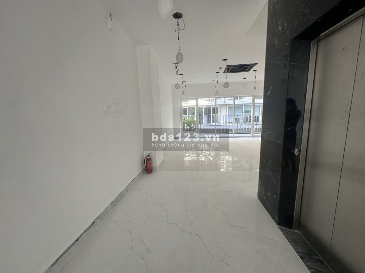 Cho thuê căn hộ Saritown sala giá 4300$ có thang máy, máy lạnh