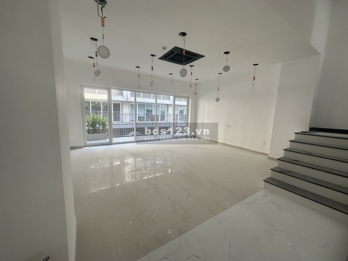 Cho thuê căn hộ Saritown sala giá 4300$ có thang máy, máy lạnh