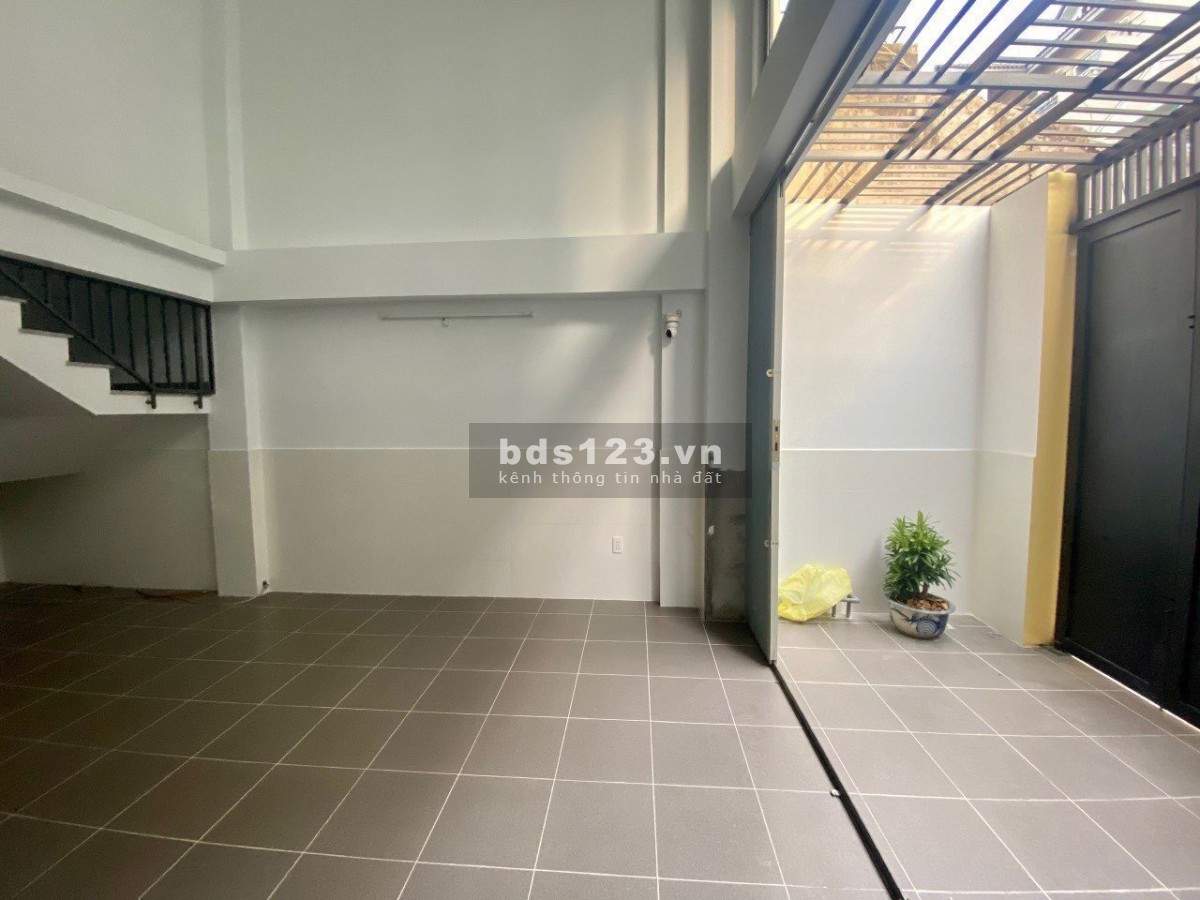 Cần cho thuê phòng ban công view Lanmark 81 Võ Oanh Bình Thạnh