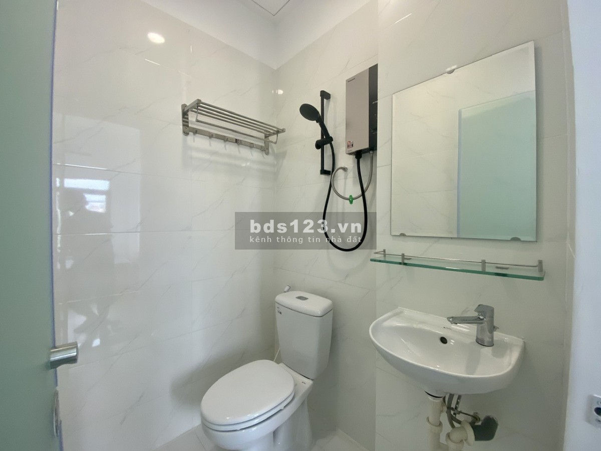 Cần cho thuê phòng ban công view Lanmark 81 Võ Oanh Bình Thạnh