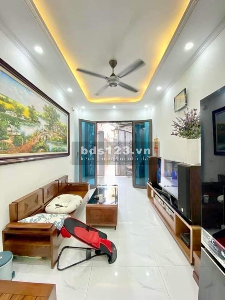 Bán nhà Trần Cung, ngõ thông, nhà dân xây, oto lùi cửa, 6 ngủ, 5 tầng