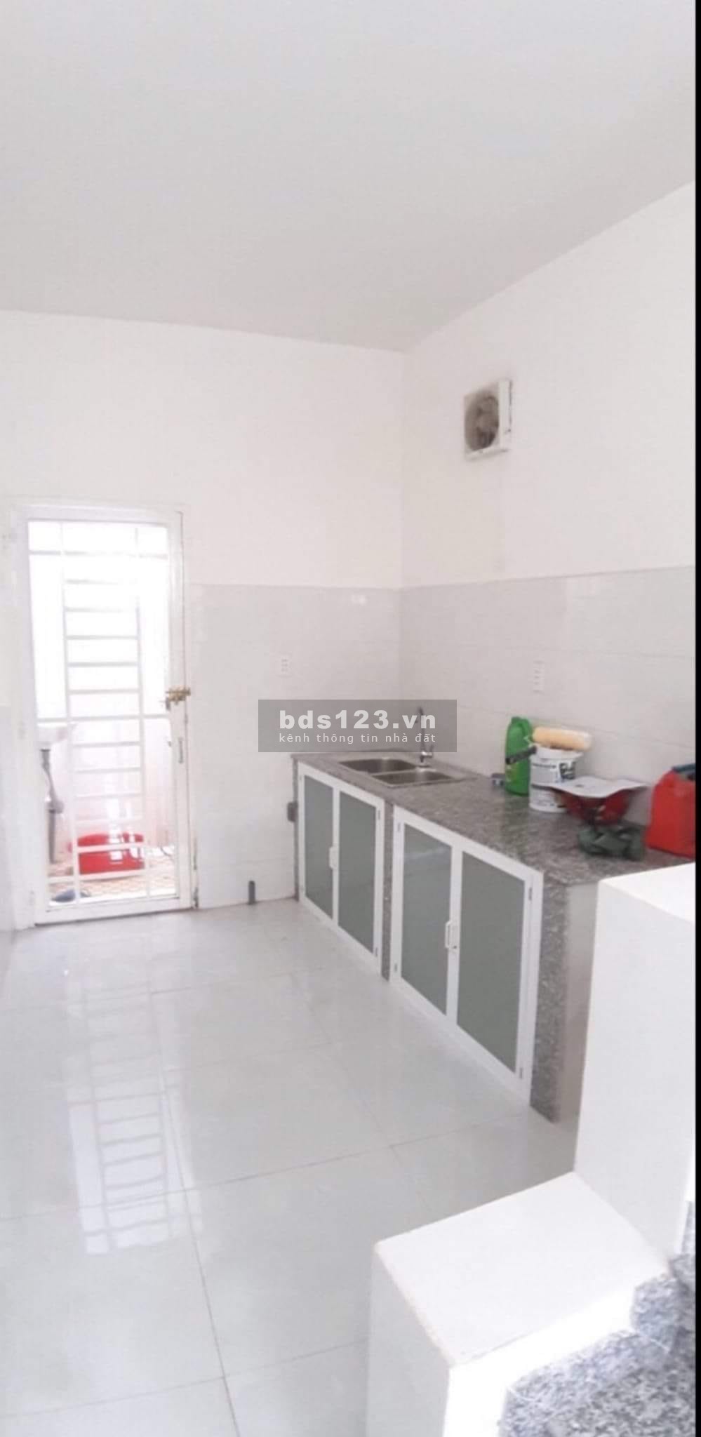 Nhà mới ở ngay Huỳnh Tấn Phát, Nhà Bè, diện tích 35M2, ô tô đổ cửa, giá 2.2 tỷ