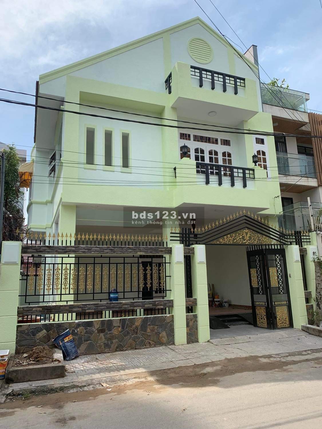 Biệt thự 150m2, 3pn sân rộng, sẵn máy lạnh. Mặt tiền khu dân cư yên tĩnh