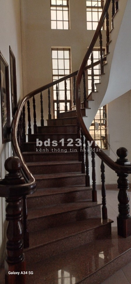 Chốt ngay biệt thự 10x27 mặt tiền đường lớn, 4pn 4wc sẵn 5 máy lạnh, giường tủ.