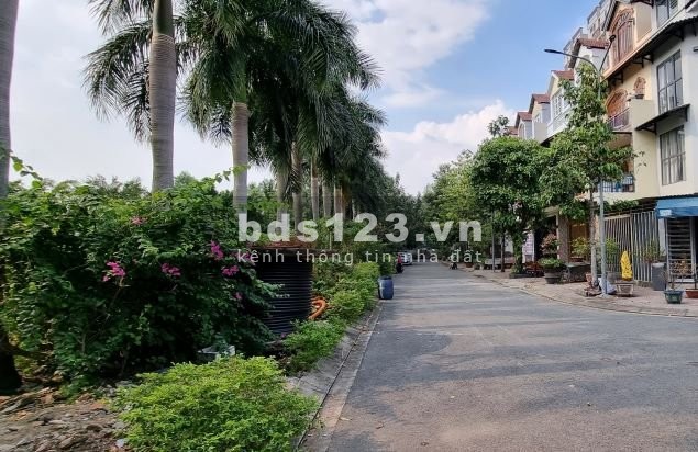 Nhà kdc Tam Phú, sát Tô Ngọc Vân, 1 trệt 3 lầu, 4pn 4wc