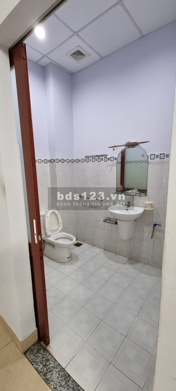 Nhà kdc Tam Phú, sát Tô Ngọc Vân, 1 trệt 3 lầu, 4pn 4wc
