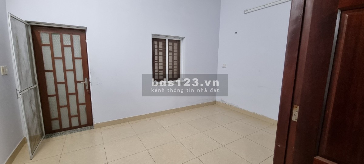 Nhà kdc Tam Phú, sát Tô Ngọc Vân, 1 trệt 3 lầu, 4pn 4wc
