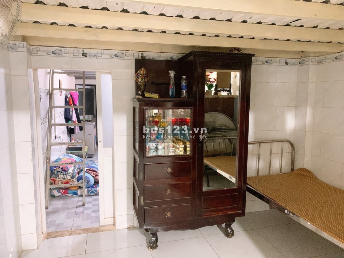 Gần trường Đại học Ngân hàng - Diện tích 43M2, 2 tầng, giá 2.4 tỷ