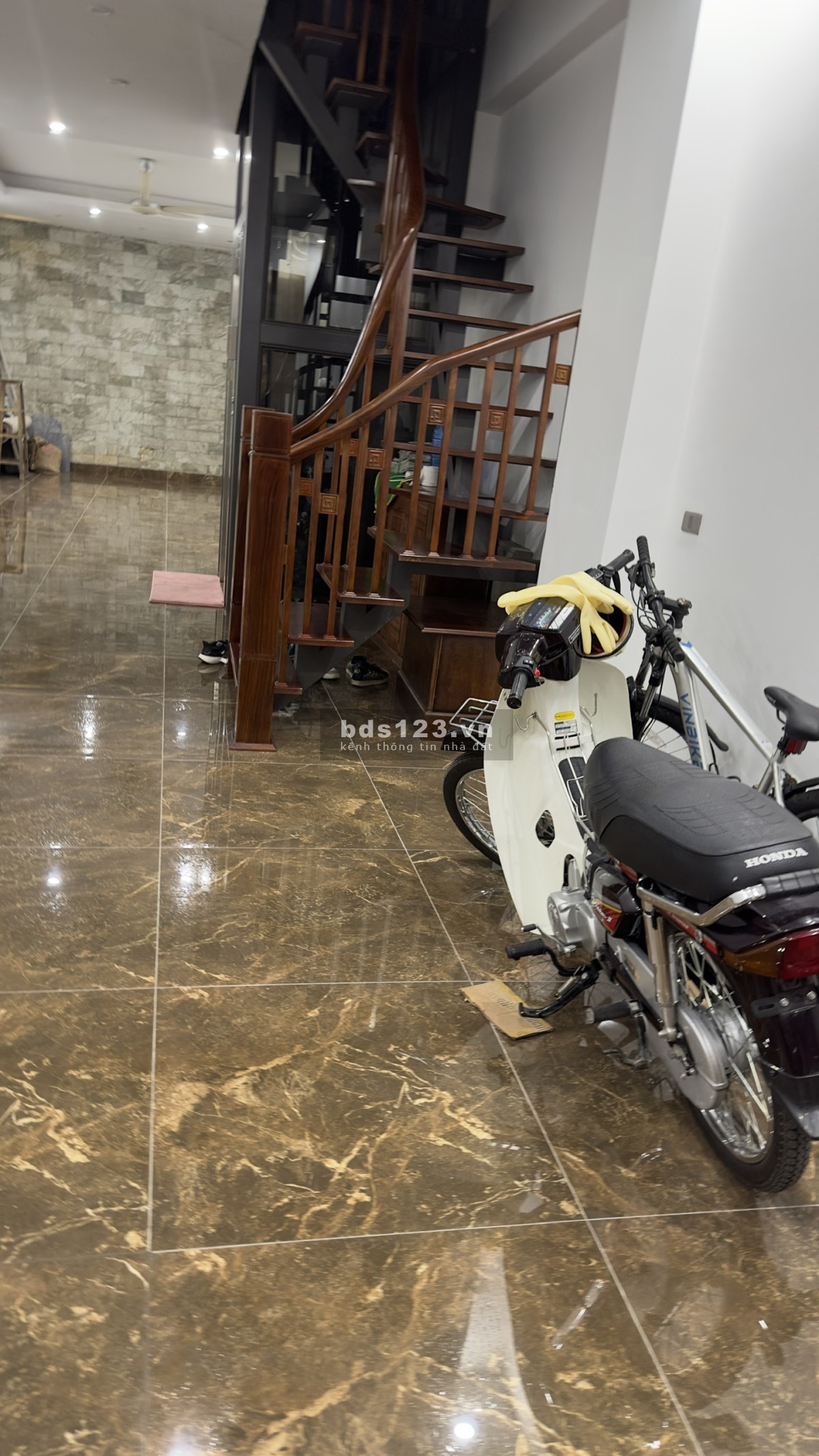 Cần cho thuê văn phòng tiện kinh doanh ngay tầng 1 và tầng 2 tại 80/180 Nguyễn Lương Bằng, Đống Đa