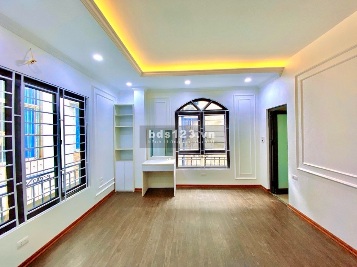 Bán nhà Khương Đình, Thanh Xuân, diện tích 40MX6, MT 4.8M, nhỉnh 6 tỷ, thang máy, 2 thoáng