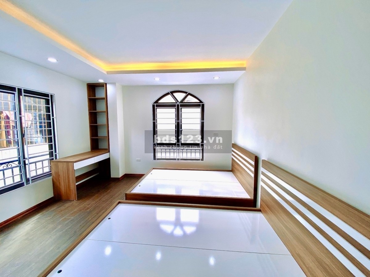 Bán nhà Khương Đình, Thanh Xuân, diện tích 40MX6, MT 4.8M, nhỉnh 6 tỷ, thang máy, 2 thoáng