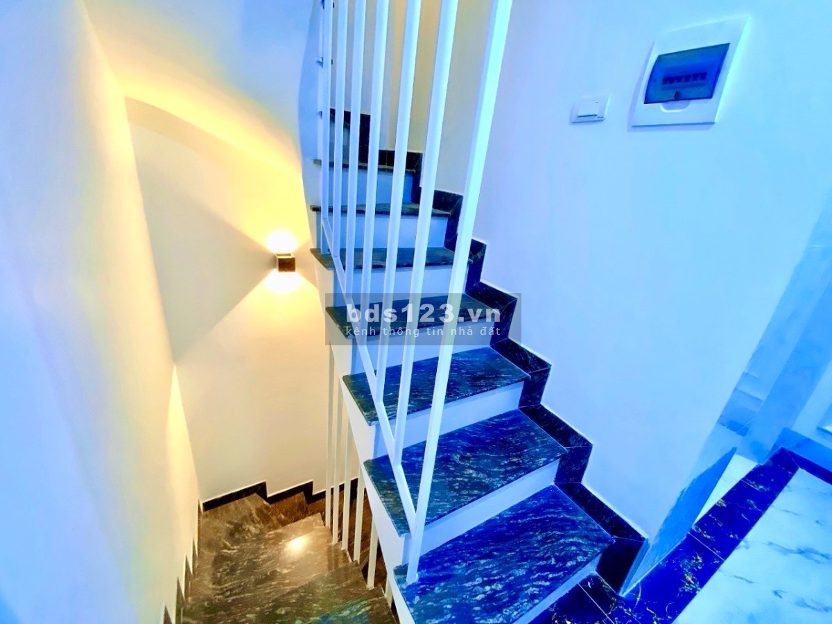 Bán nhà Khương Đình, Thanh Xuân, diện tích 40MX6, MT 4.8M, nhỉnh 6 tỷ, thang máy, 2 thoáng