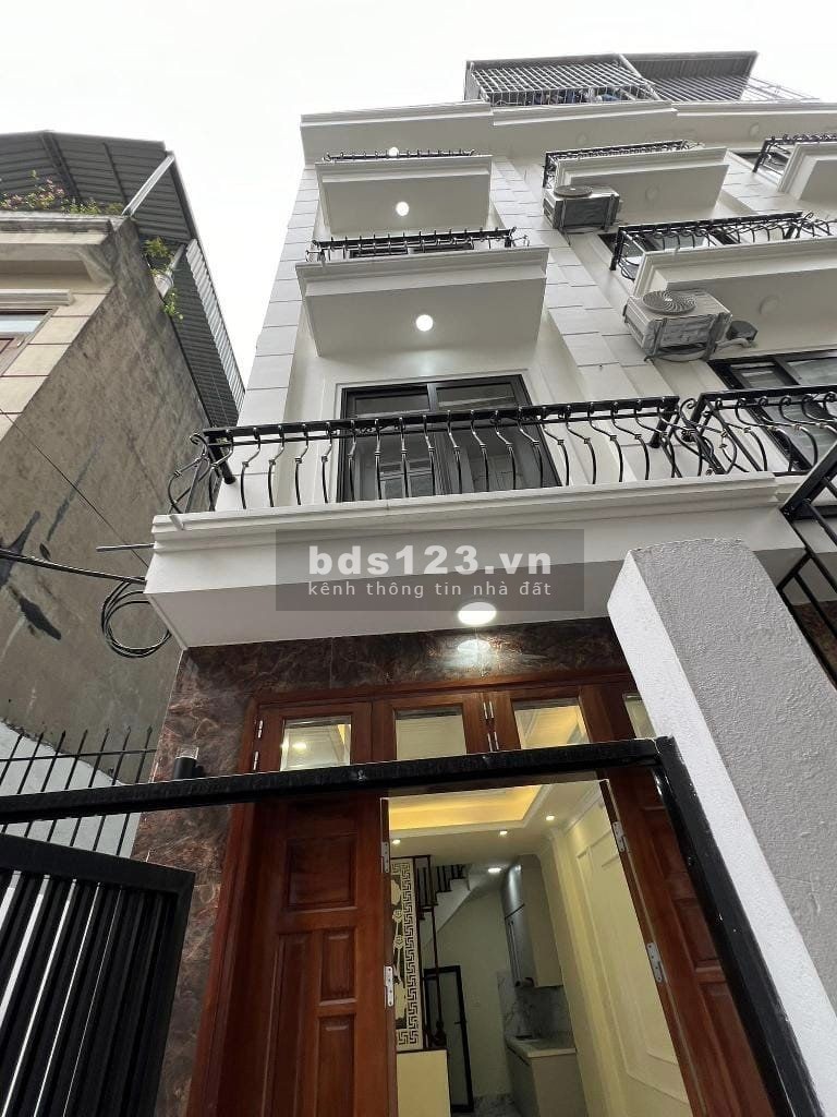 Nhà đẹp, ngõ 3 gác thông tứ tung, cạnh ô tô đậu ngày đêm 35M2, 5 tầng, giá 5.1 tỷ