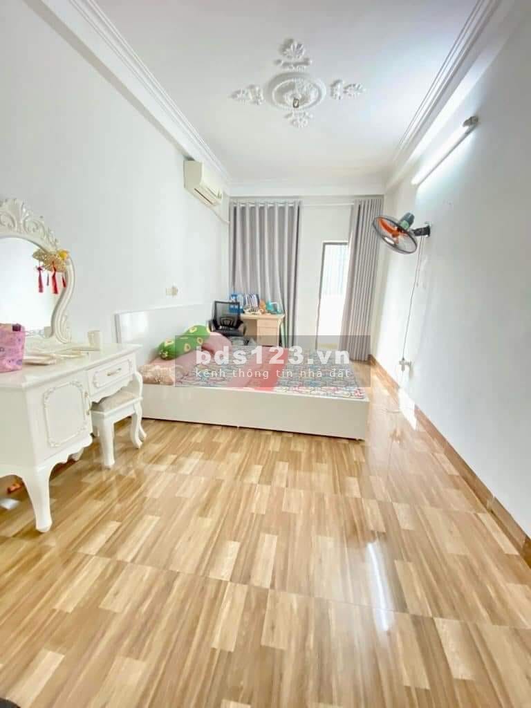 Bán nhà phố Hào Nam, Đống Đa, diện tích 50m2, 4 tầng, mặt tiền 6m, giá hơn 8 tỷ.