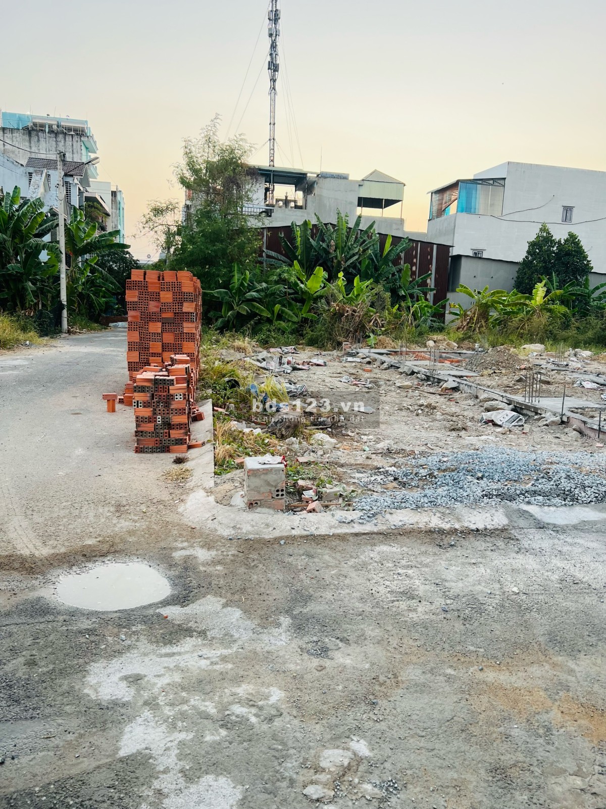 Kẹt tiền Cần Bán Gấp lô đất (như hình) nằm ngay KDC ấp 5 Phong Phú Bình Chánh. SHR thổ cư 100%
