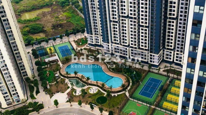 Bán căn 3 ngủ view bể bơi nội khu toà i1 imperia vinhomes smartcity