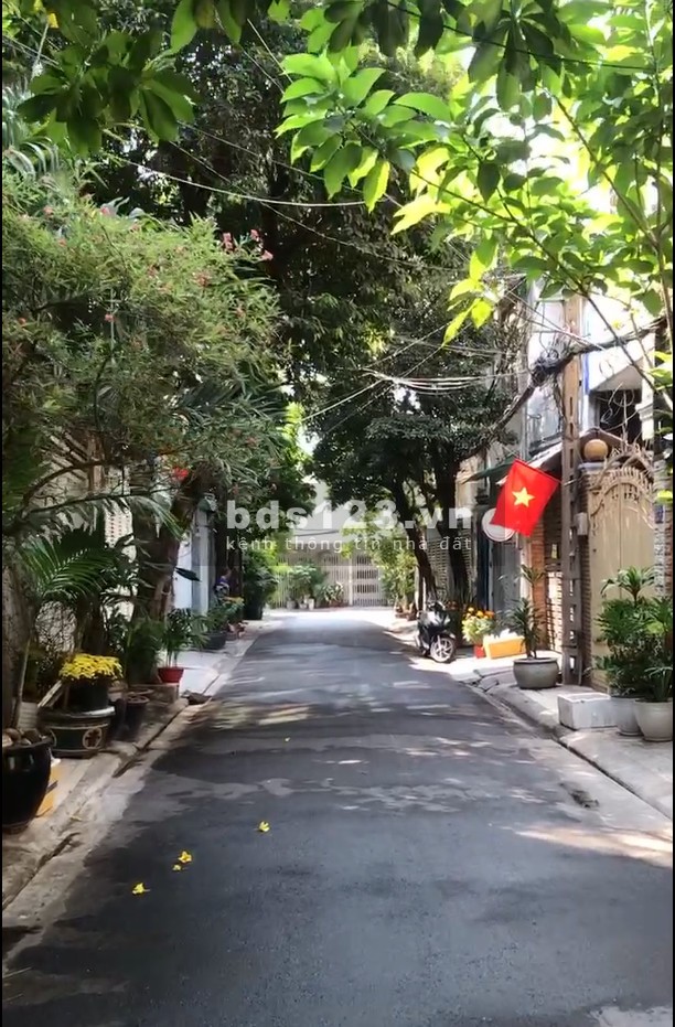 Phòng 30M2, full nội thất, 2 ban công, 2 nệm, 1 máy lạnh 1.5HP, tủ lạnh, lò vi sóng 4.5 triệu/ tháng